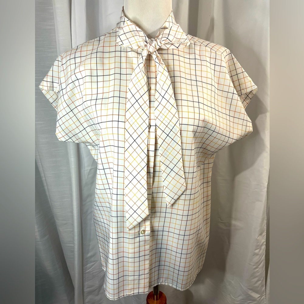 Vintage, checkered design, front tie, short sleeve blouse, size 16